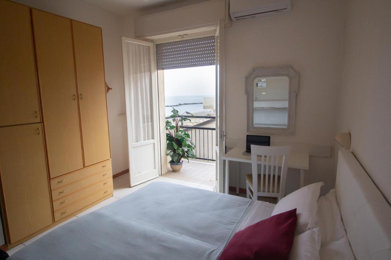 Hotel Morri بيلاريا-إيجيا مارينا المظهر الخارجي الصورة